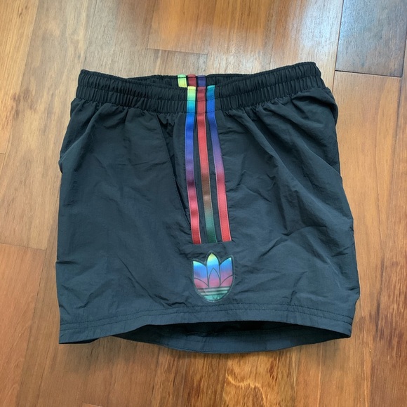 adicolor shorts